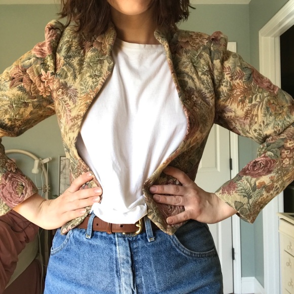 Vintage floral jacket. - Picture 2 of 13